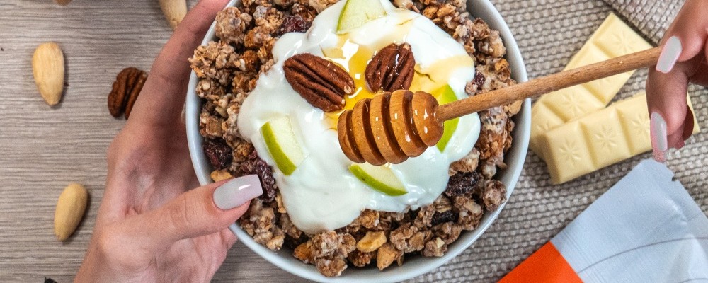 Granola s jablky, skořicí a bílou čokoládou Grizly