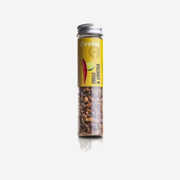 Křupaví a pražení cvrčci chilli a limetka